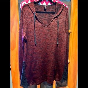 Vanity tunic size large maroon and black